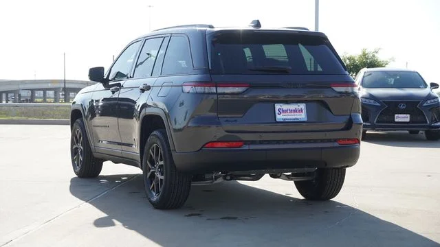 New 2026 Baltic Gray Metallic Clear-Coat Exterior Paint Jeep Altitude image 7
