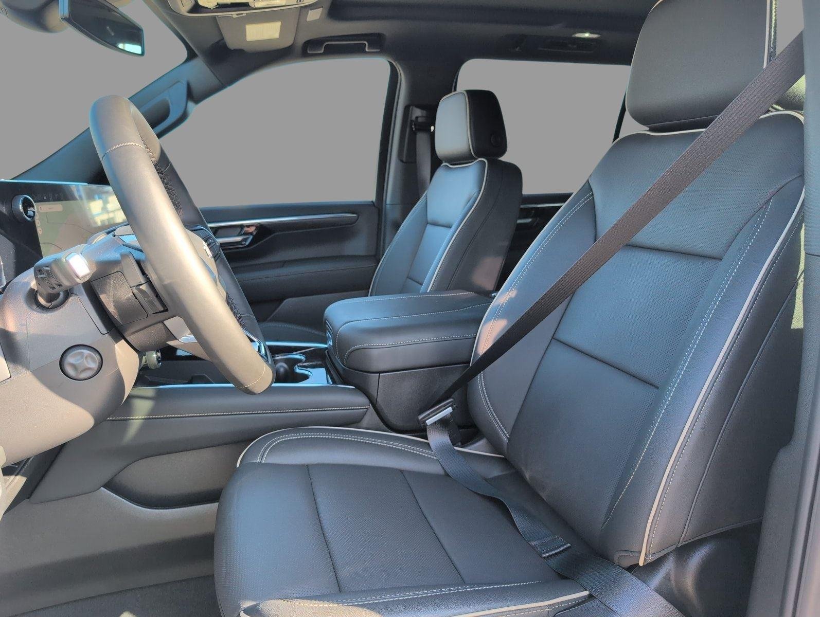 2026 Chevrolet Suburban Premier - Photo 14