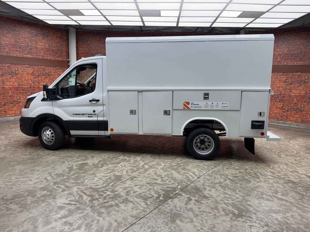 New 2026 Oxford White Ford Cutaway image 2