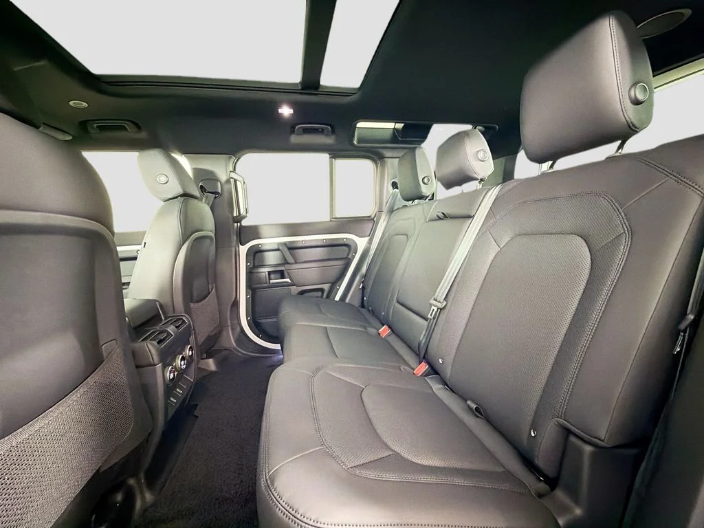 New 2026 Fuji White Land Rover X-Dynamic SE image 26