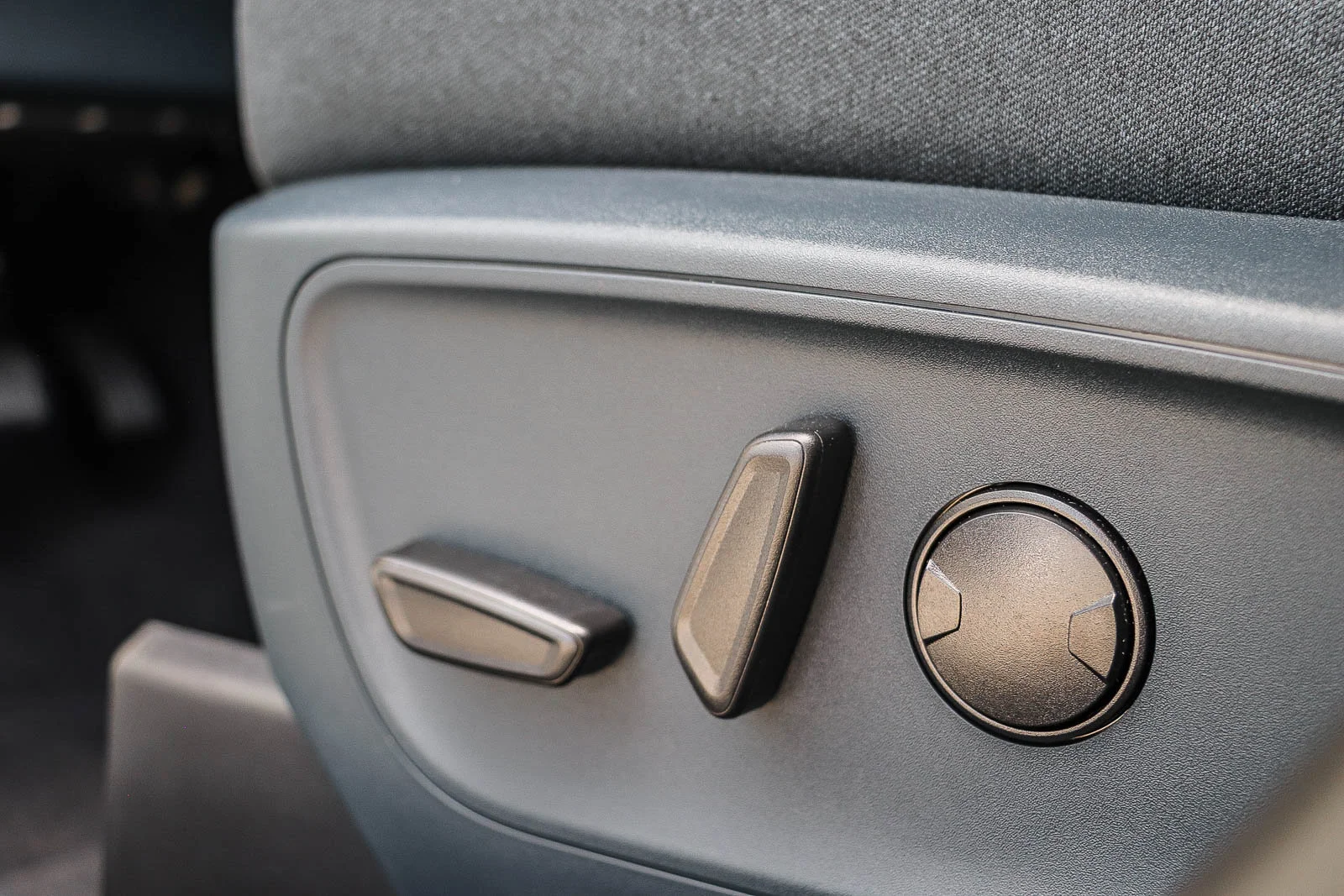 New 2026 Azure Gray Metallic Ford XLT image 21