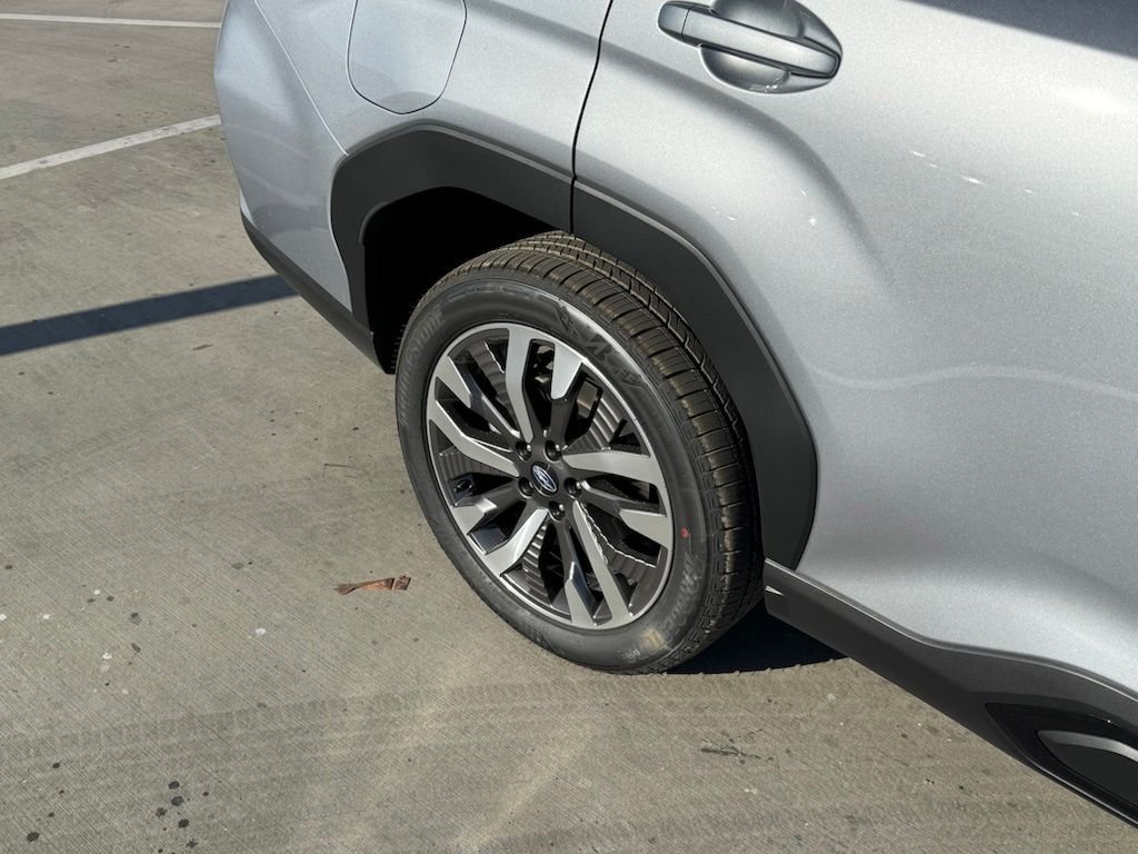 New 2026 ICE SILVER METALLIC Subaru Touring image 23