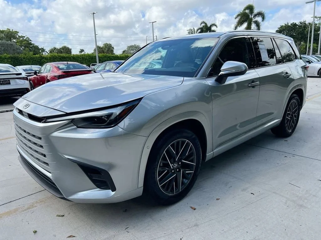 Used 2025 Celestial Silver Metallic Lexus 350 Premium image 3