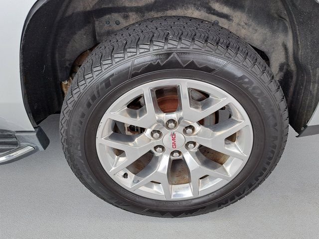 Used 2017 Silver GMC SLT image 31