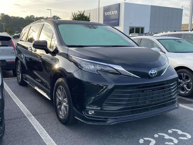 2025 Toyota Sienna XLE