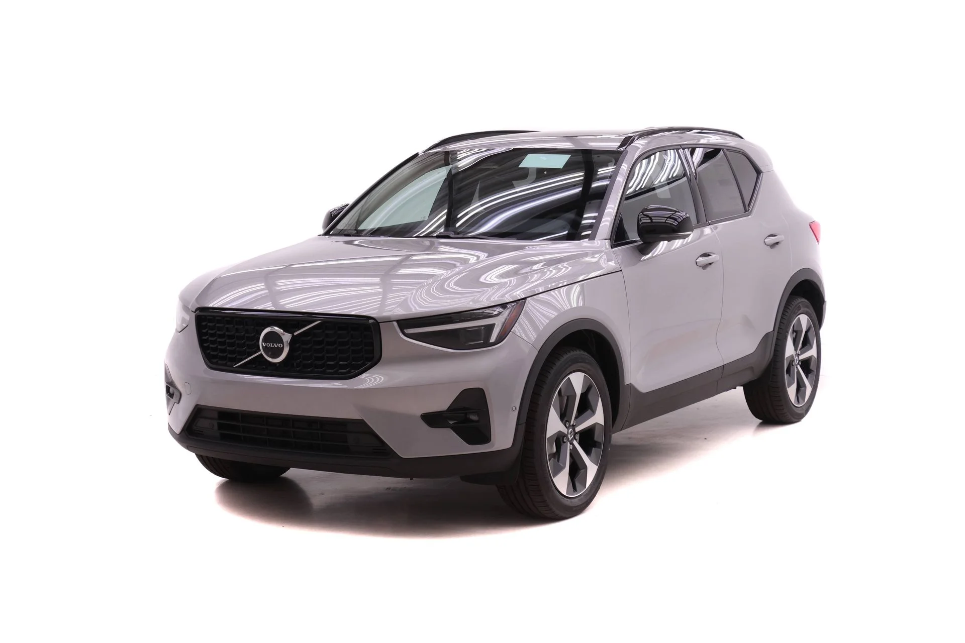 2026 Volvo XC40 B5 Plus Dark AWD's photo