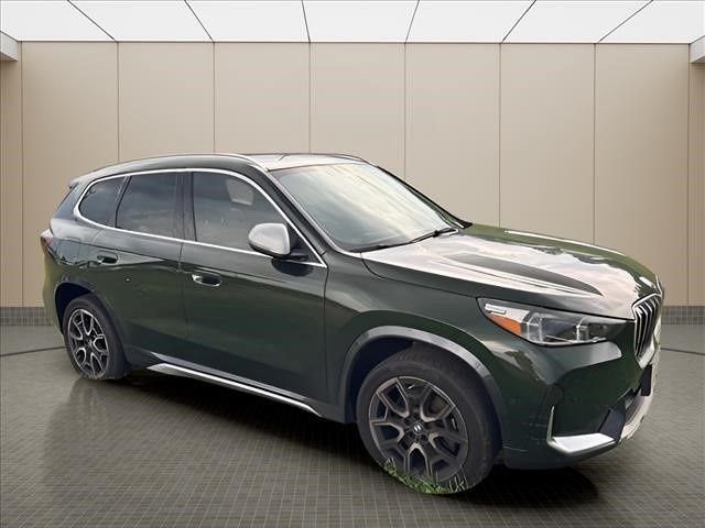 Used 2024 Green BMW xDrive28i image 18