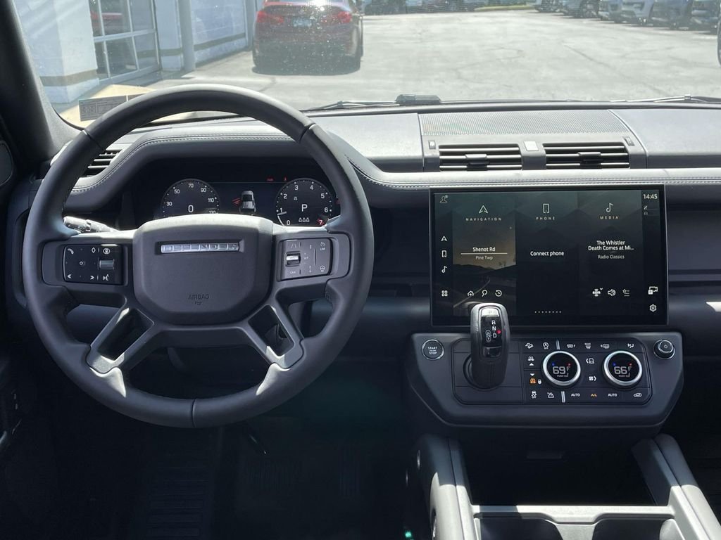 New 2026 Santorini Black Land Rover S image 21