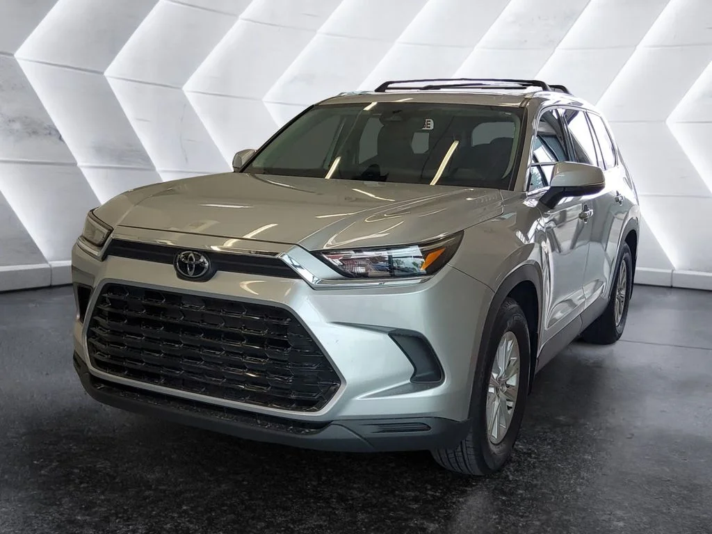 Used 2024 Silver Toyota XLE image 3