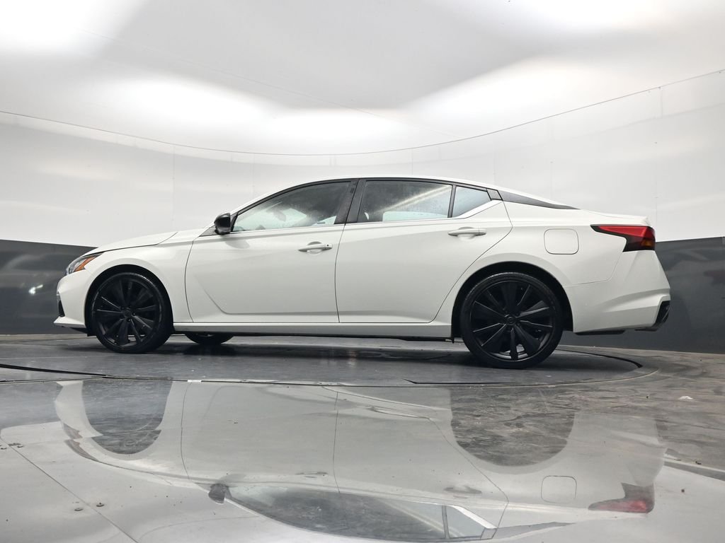 Used 2022 White Nissan 2.5 SR image 44