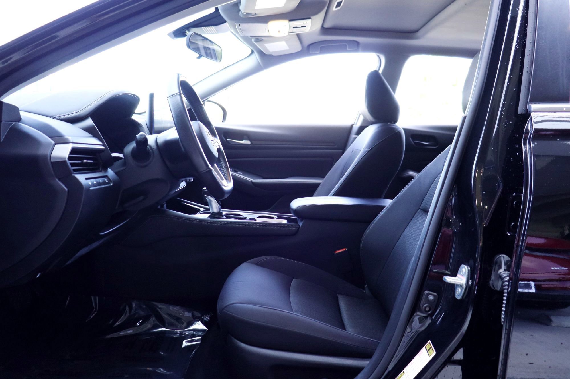 Used 2024 Super Black Nissan 2.5 SV image 9