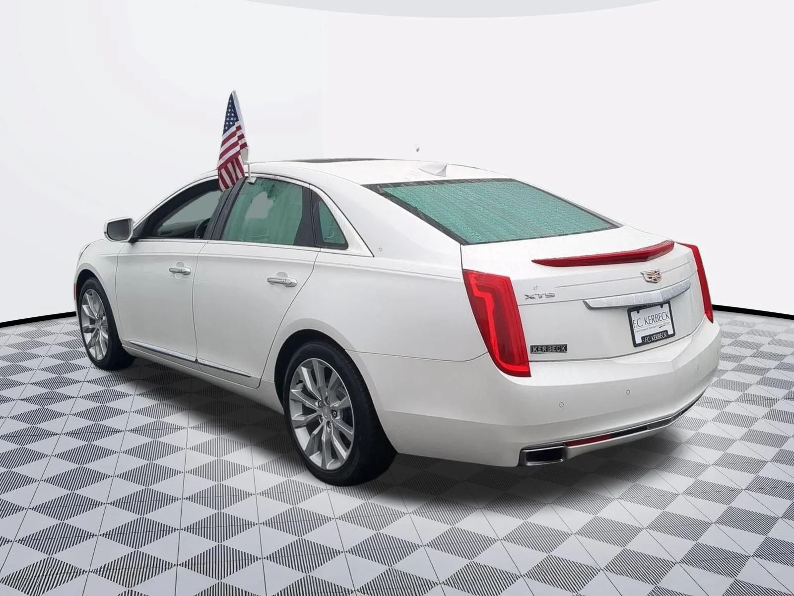 Used 2016 Crystal White Tricoat Cadillac Luxury Collection image 5