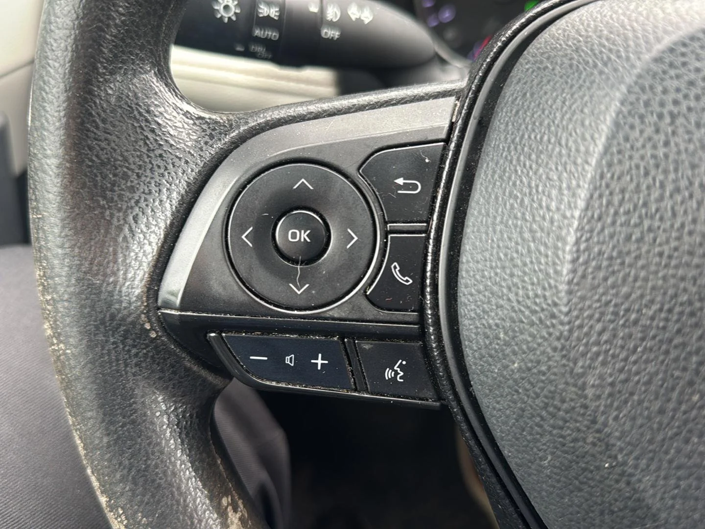 Used 2019 Magnetic Gray Metallic Toyota XLE image 19