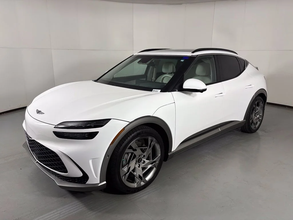 Used 2023 White Genesis Performance image 4