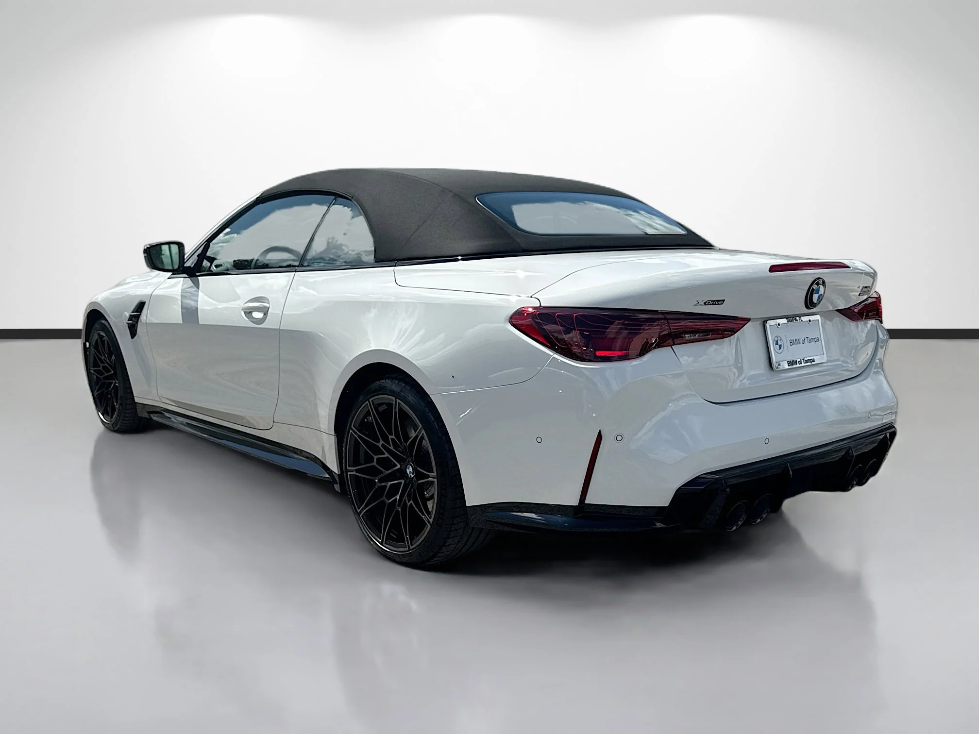 New 2027 Alpine White BMW Competition xDrive image 5