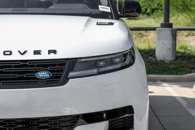 New 2026  Land Rover SE image 57