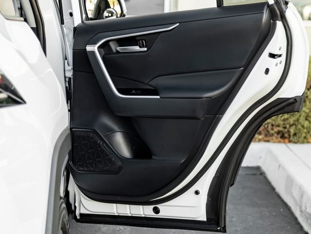 Used 2025 Ice Cap Toyota XLE image 30