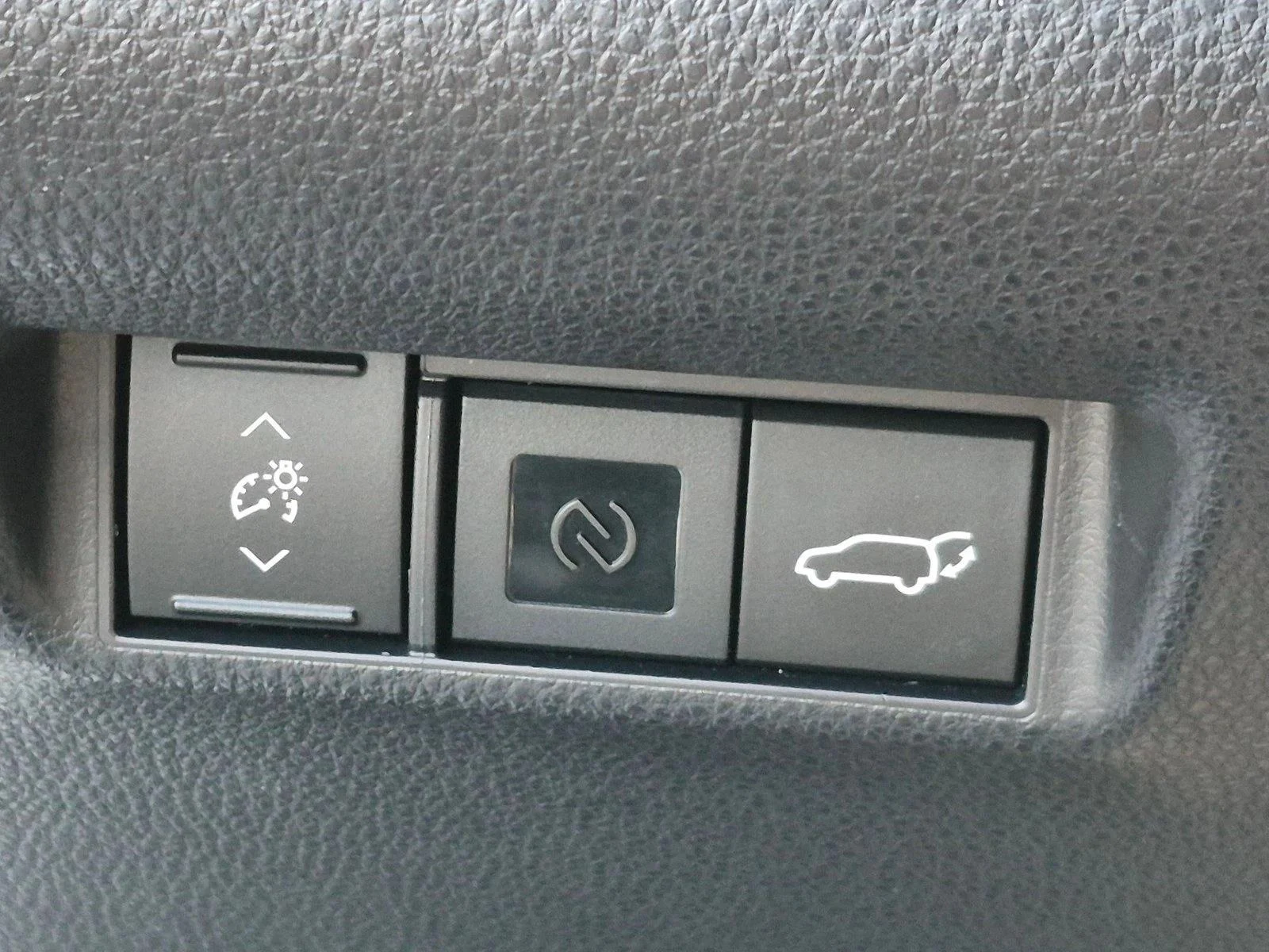 Used 2026 Wind Chill Pearl w/Black Roof Toyota XSE image 14