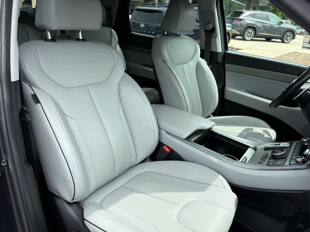 Certified Used 2024 Moonlight Cloud Hyundai SEL 7 Passenger image 17