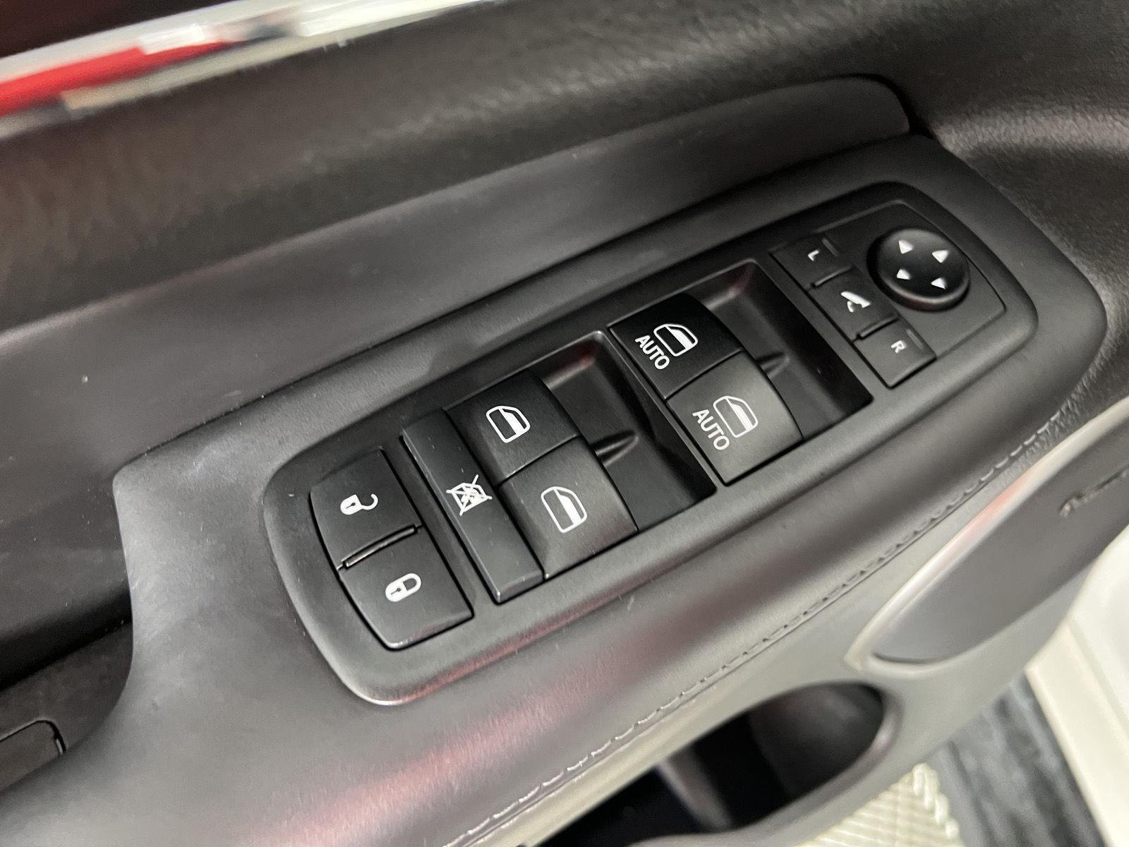Used 2019 Ivory 3-Coat Jeep Overland image 25