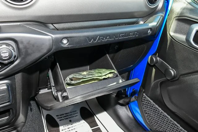 Used 2022 Blue Jeep Sport image 32