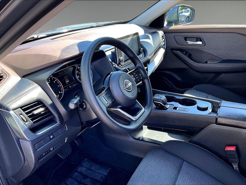 Used 2023 Gray Nissan SV image 8