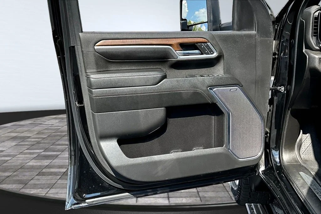 Used 2024 Black Chevrolet High Country image 21