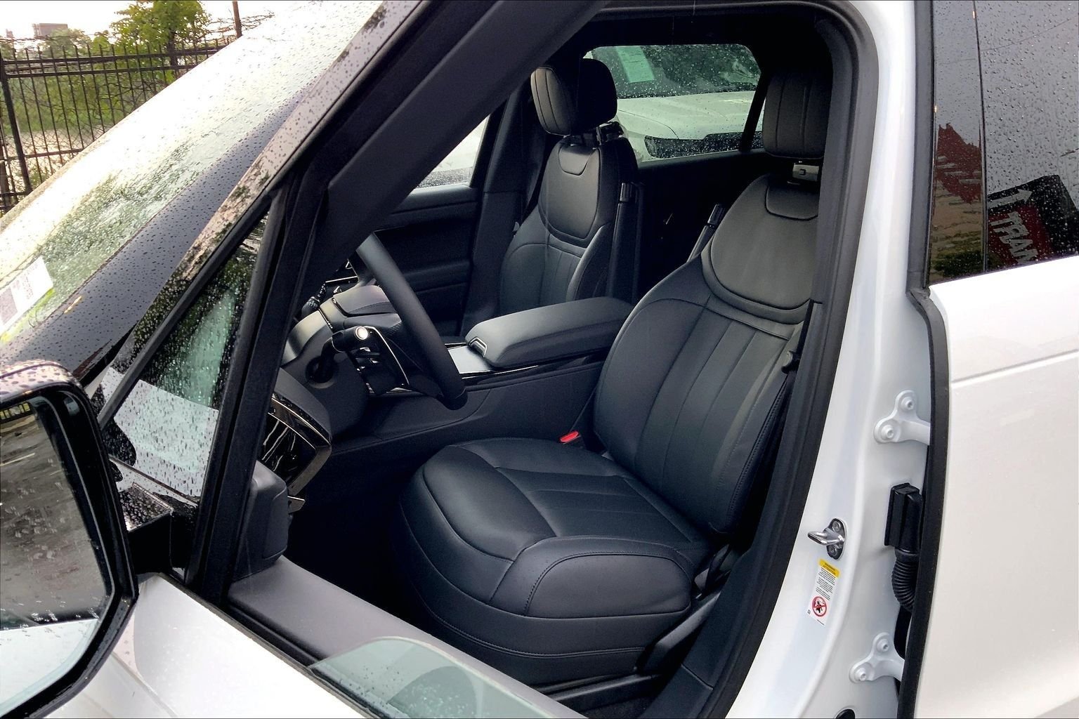 New 2026 Fuji White Land Rover Dynamic SE image 9