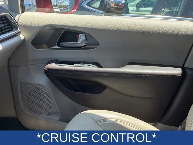 Used 2017 Red Chrysler Touring L image 11