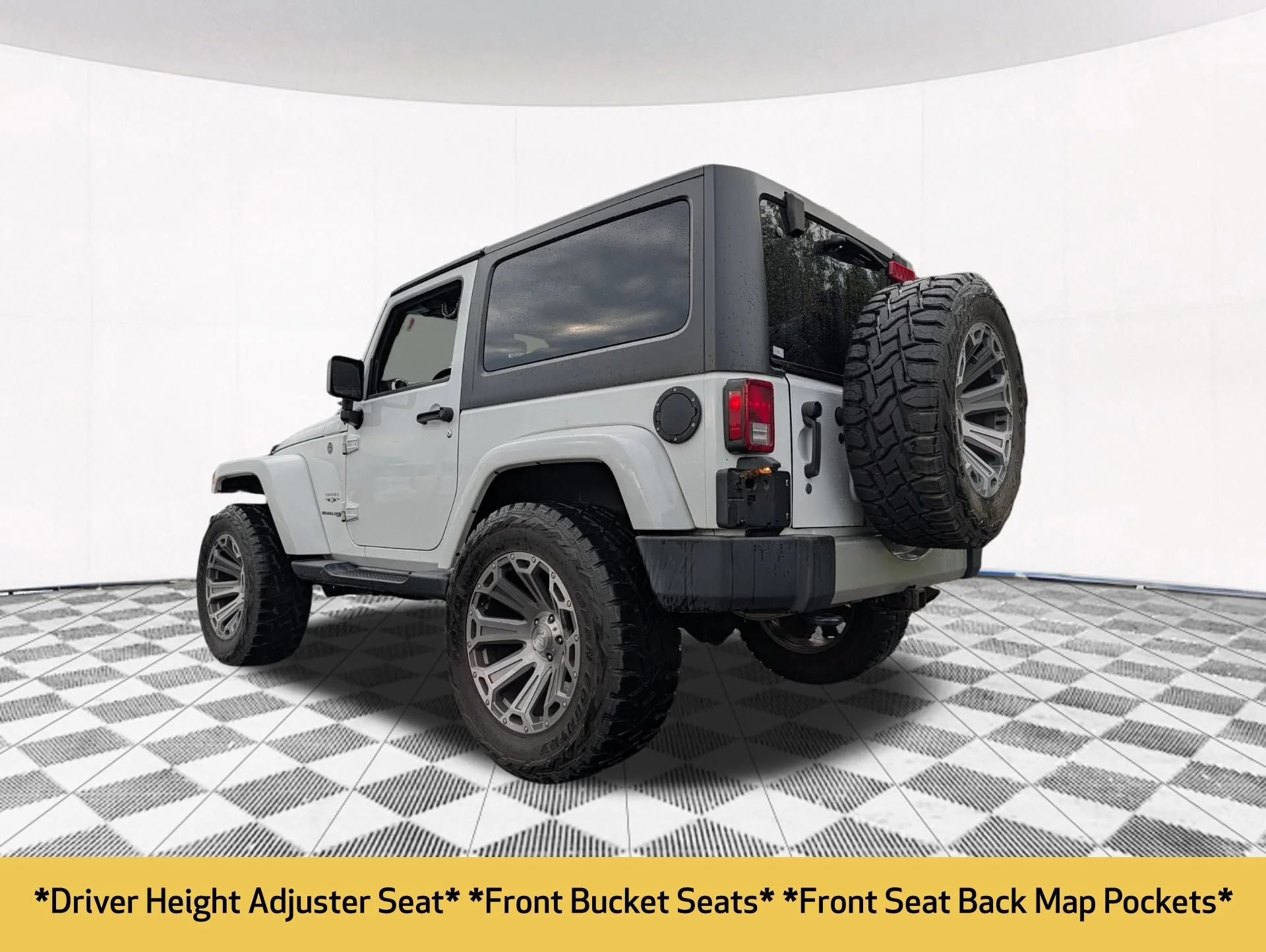 Used 2018 White Jeep Sahara 4x4 image 11