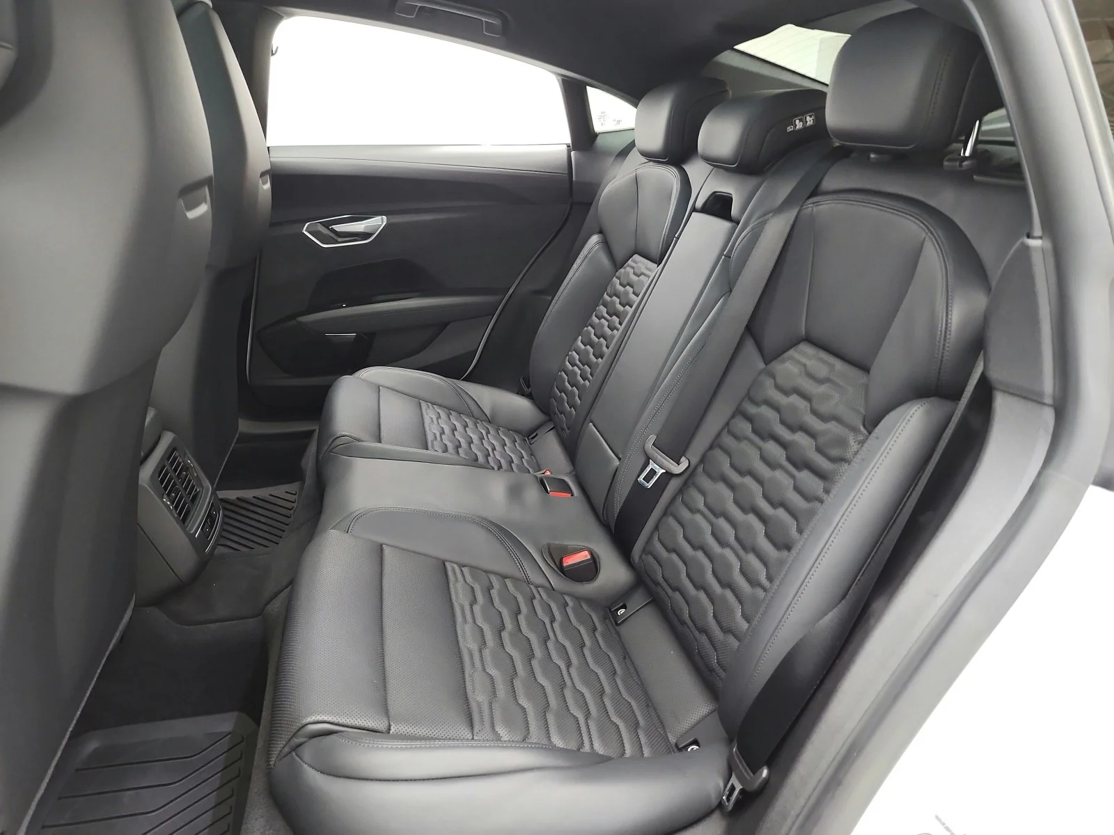Used 2023 Suzuka Gray Metallic Audi quattro image 15