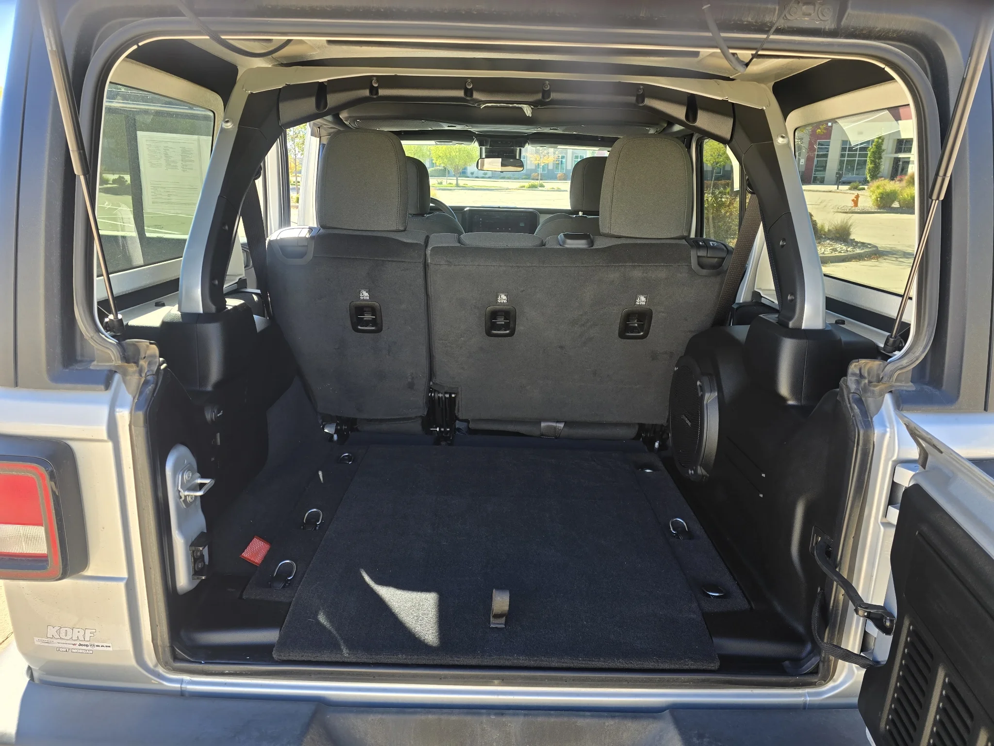 Used 2024 Silver Zynith Clearcoat Jeep Sport S image 30