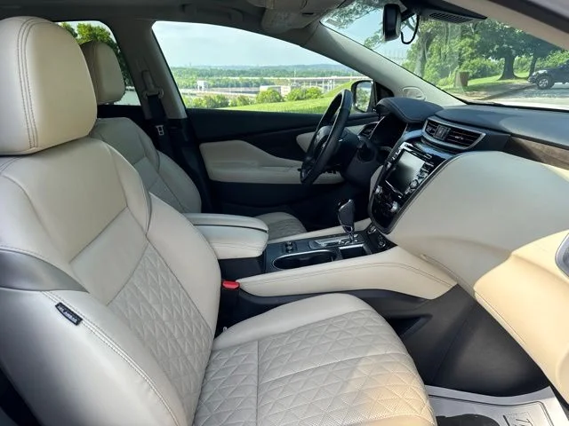 Used 2023 White Nissan Platinum image 11
