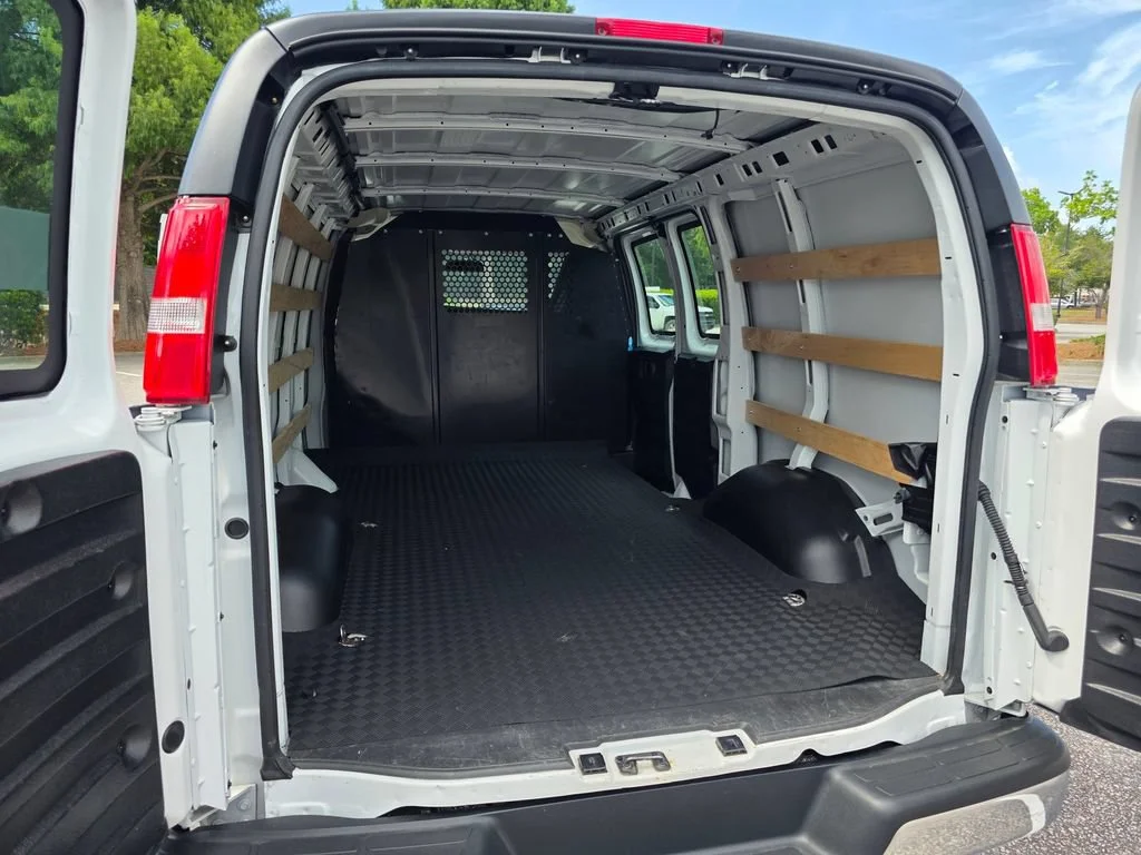Used 2025 Summit White Chevrolet WT image 13