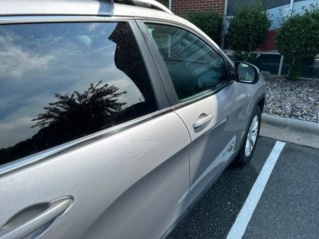 Used 2019 Silver Jeep Latitude image 8