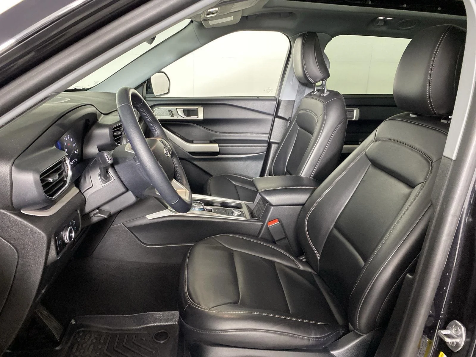 Used 2023 Agate Black Metallic Ford XLT image 13