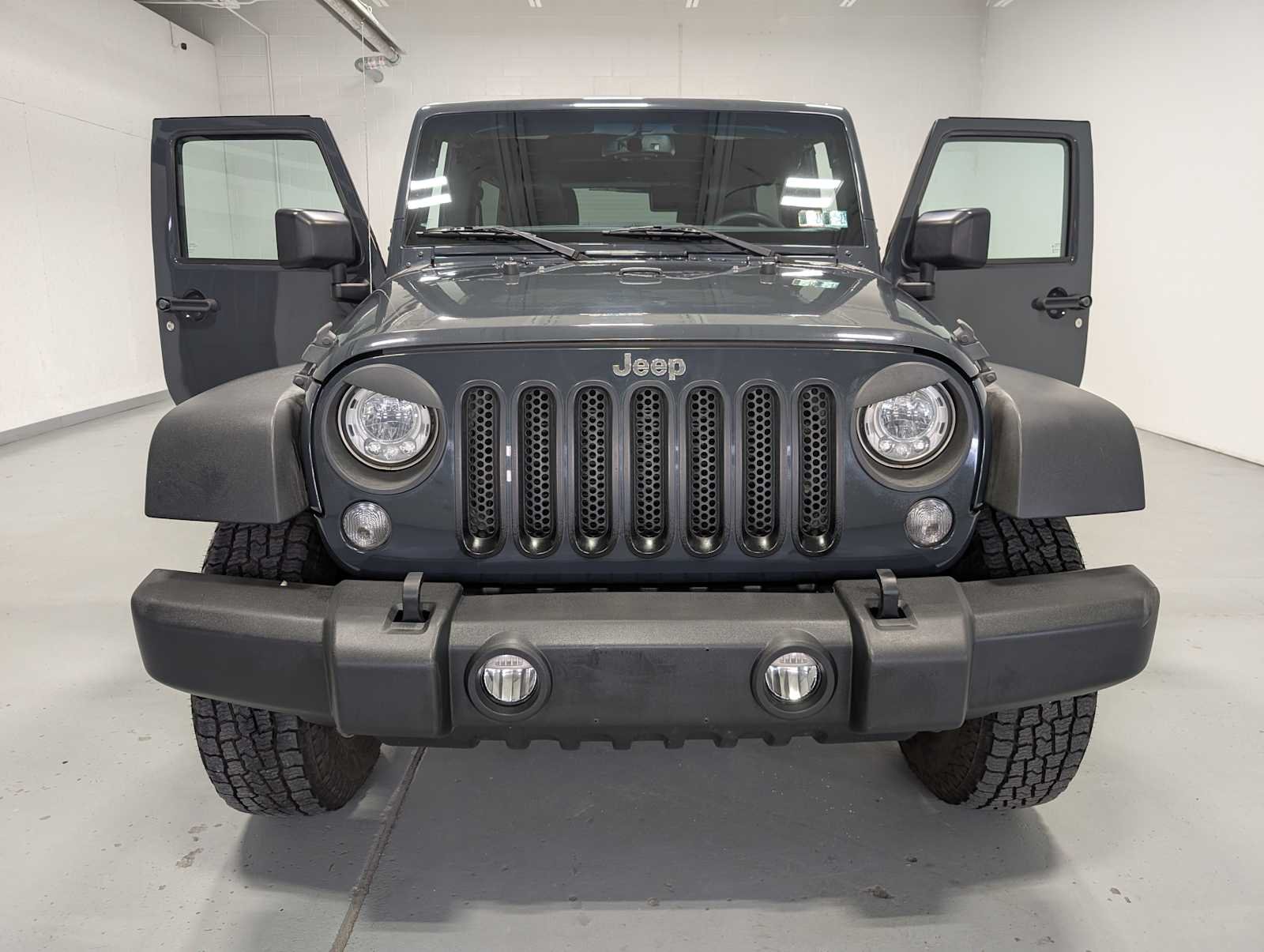 Used 2017 Rhino Clearcoat Jeep Rubicon image 14