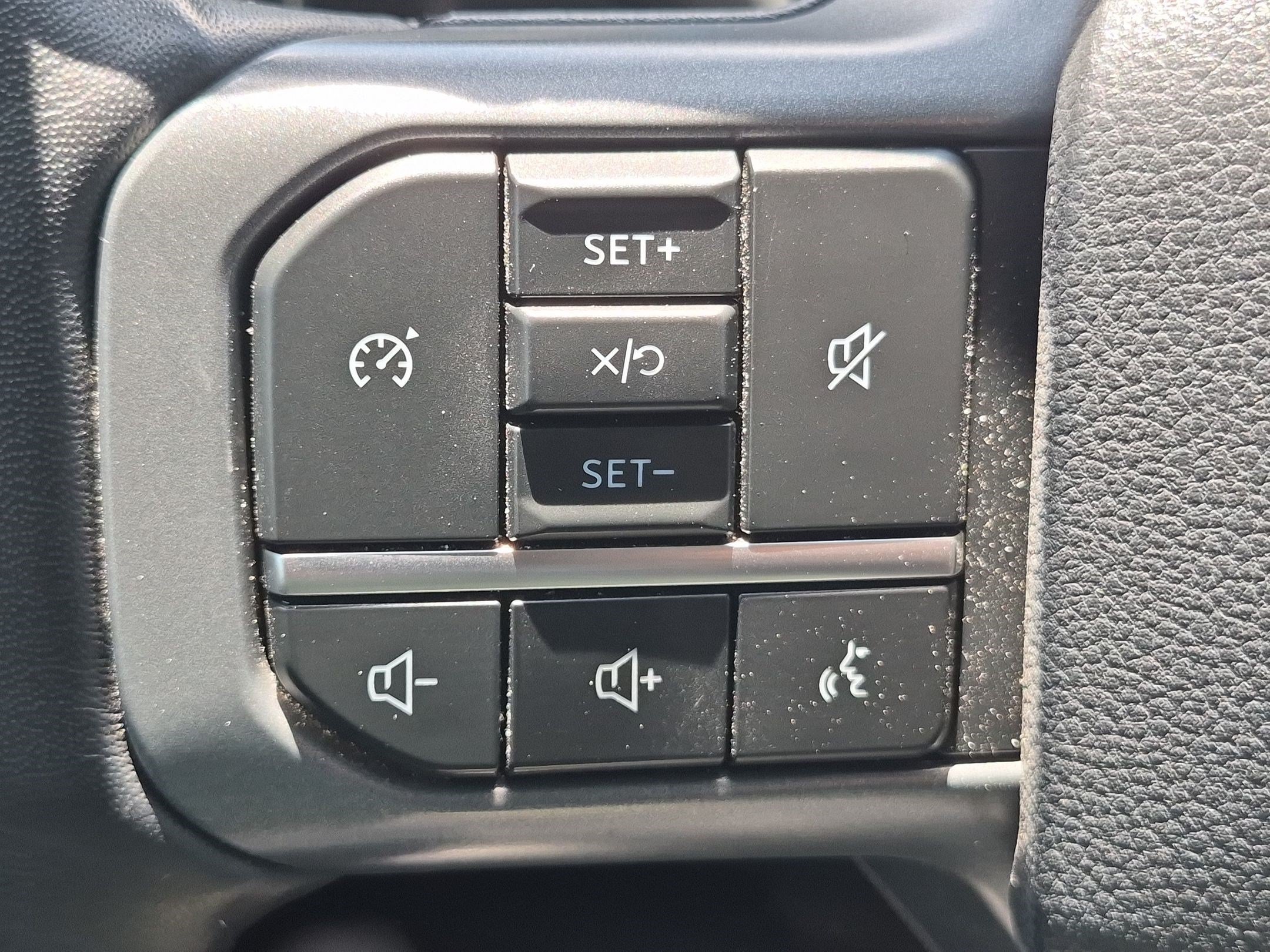 Used 2024 White Metallic Ford LARIAT image 18