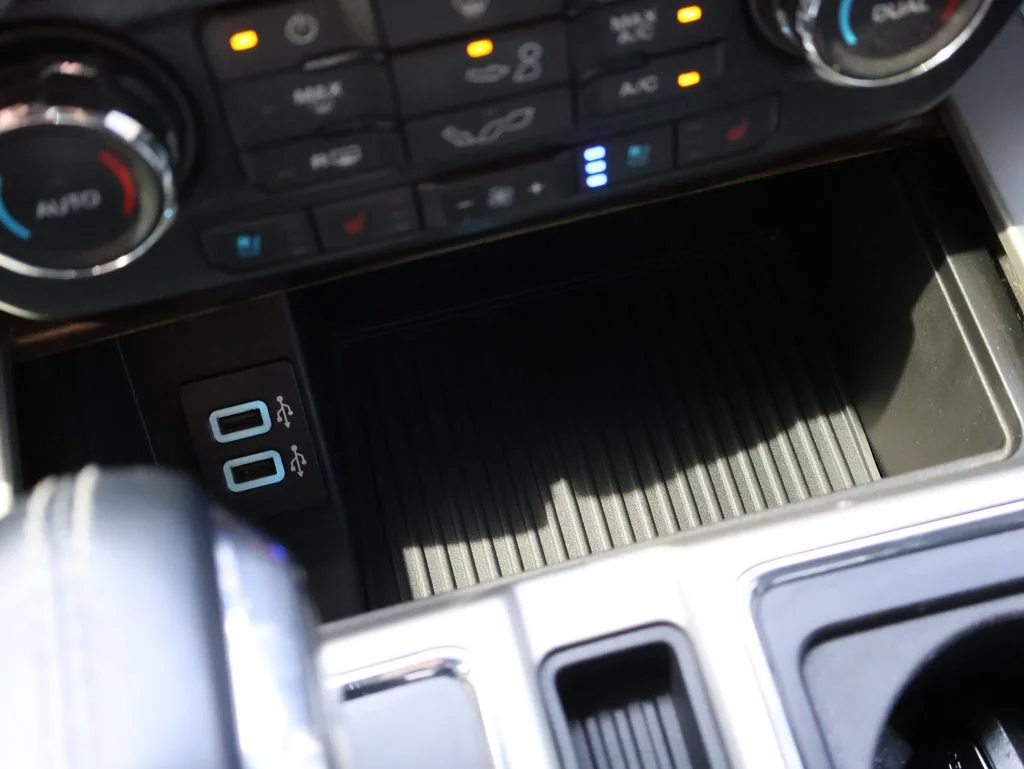 Used 2018 Magnetic Ford Lariat image 41