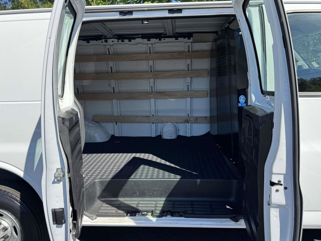 Used 2024 White GMC Work Van image 15