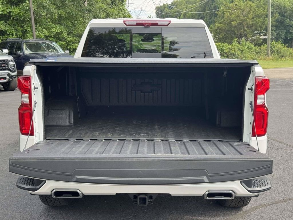 Used 2025 Beige Chevrolet High Country image 16