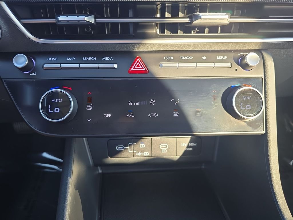 Used 2024 Black Hyundai SEL image 18