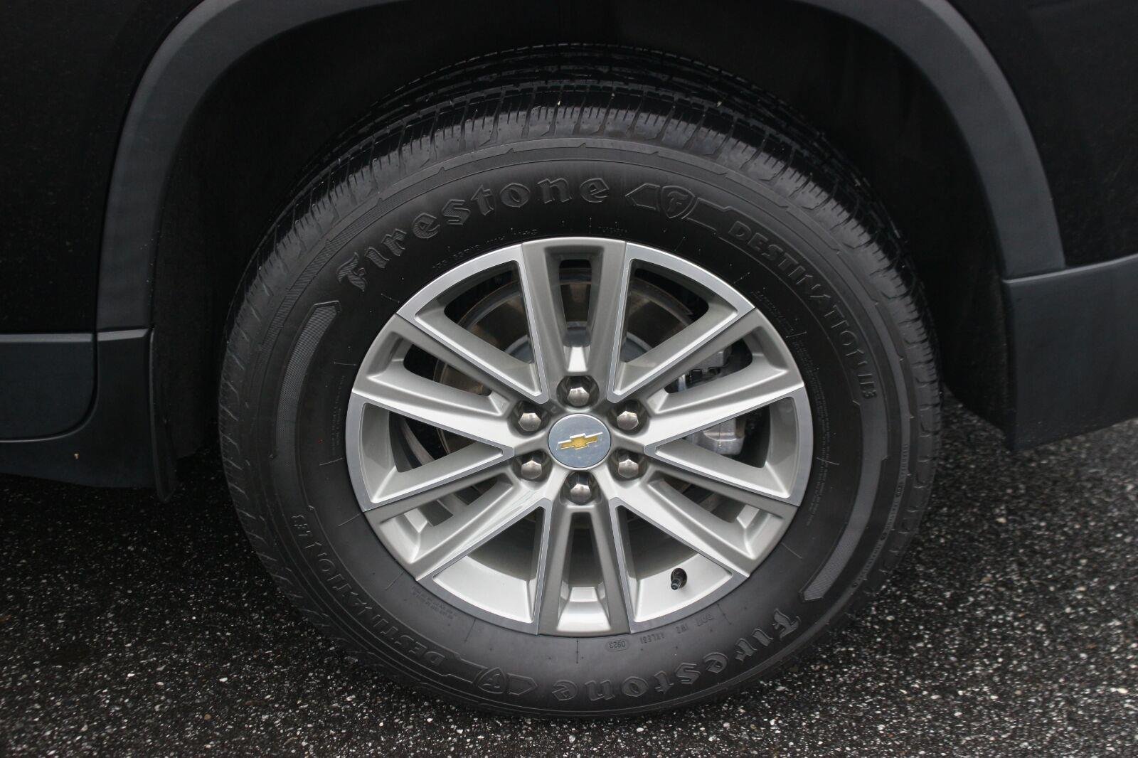 Used 2023 Mosaic Black Metallic Chevrolet LT Cloth image 39