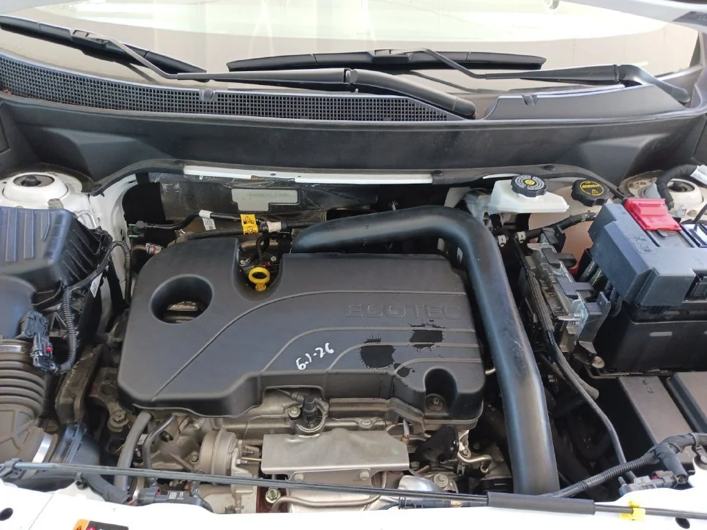 Used 2025 Summit White Chevrolet LT image 14