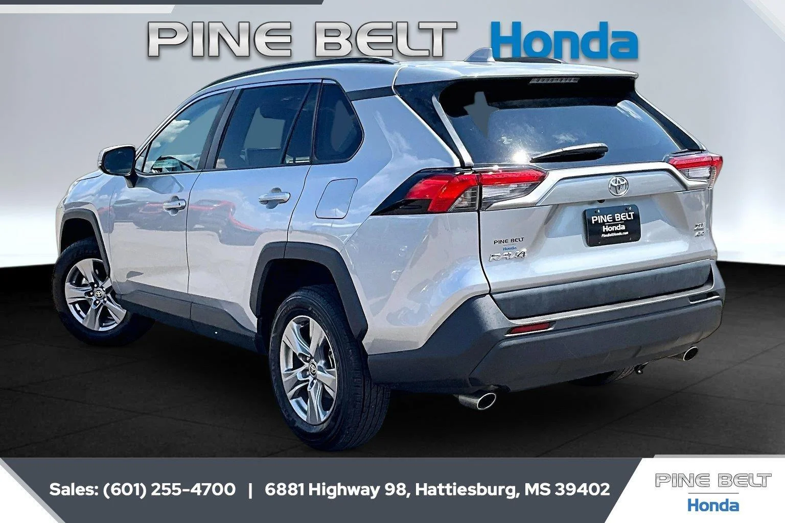 Used 2025 Silver Sky Metallic Toyota XLE image 2