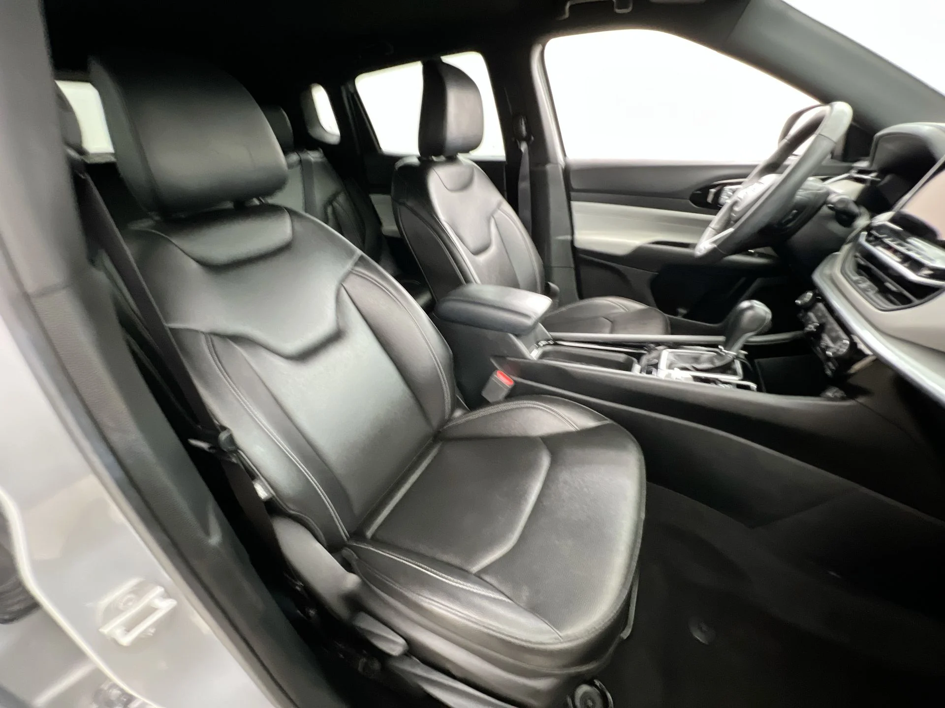 Used 2025 Silver Jeep Limited image 15