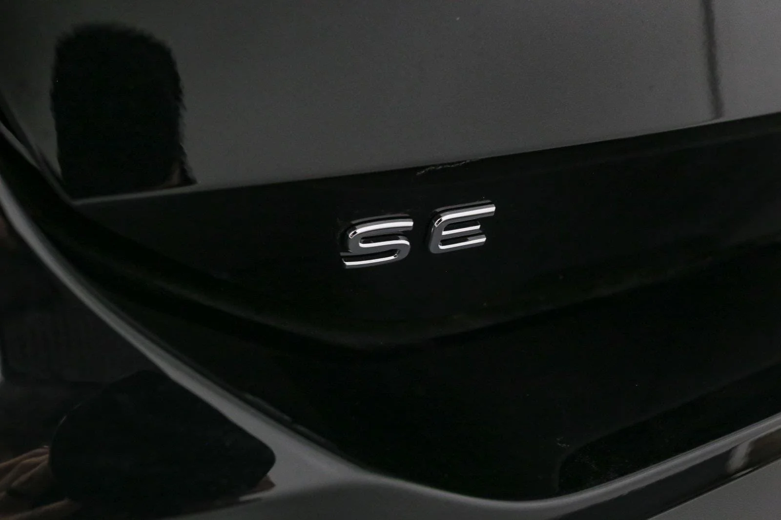 New 2026 Deep Black Pearl Volkswagen SE image 10