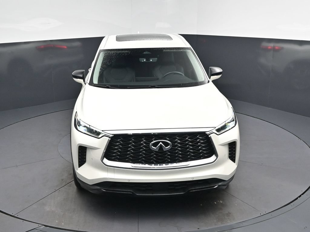 Certified Used 2023 White INFINITI LUXE image 39