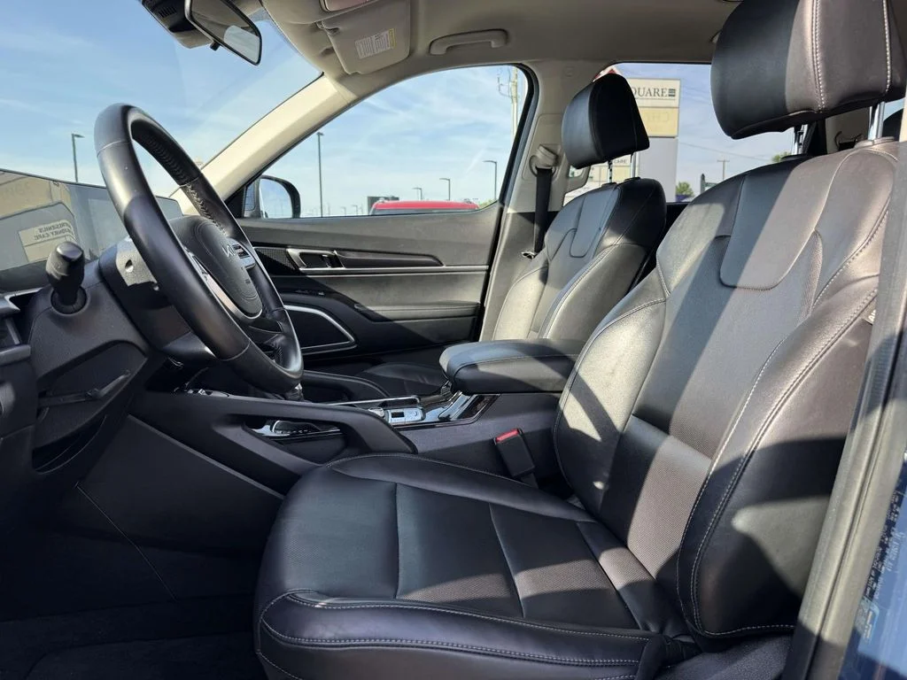 Used 2023 Black Kia S image 13