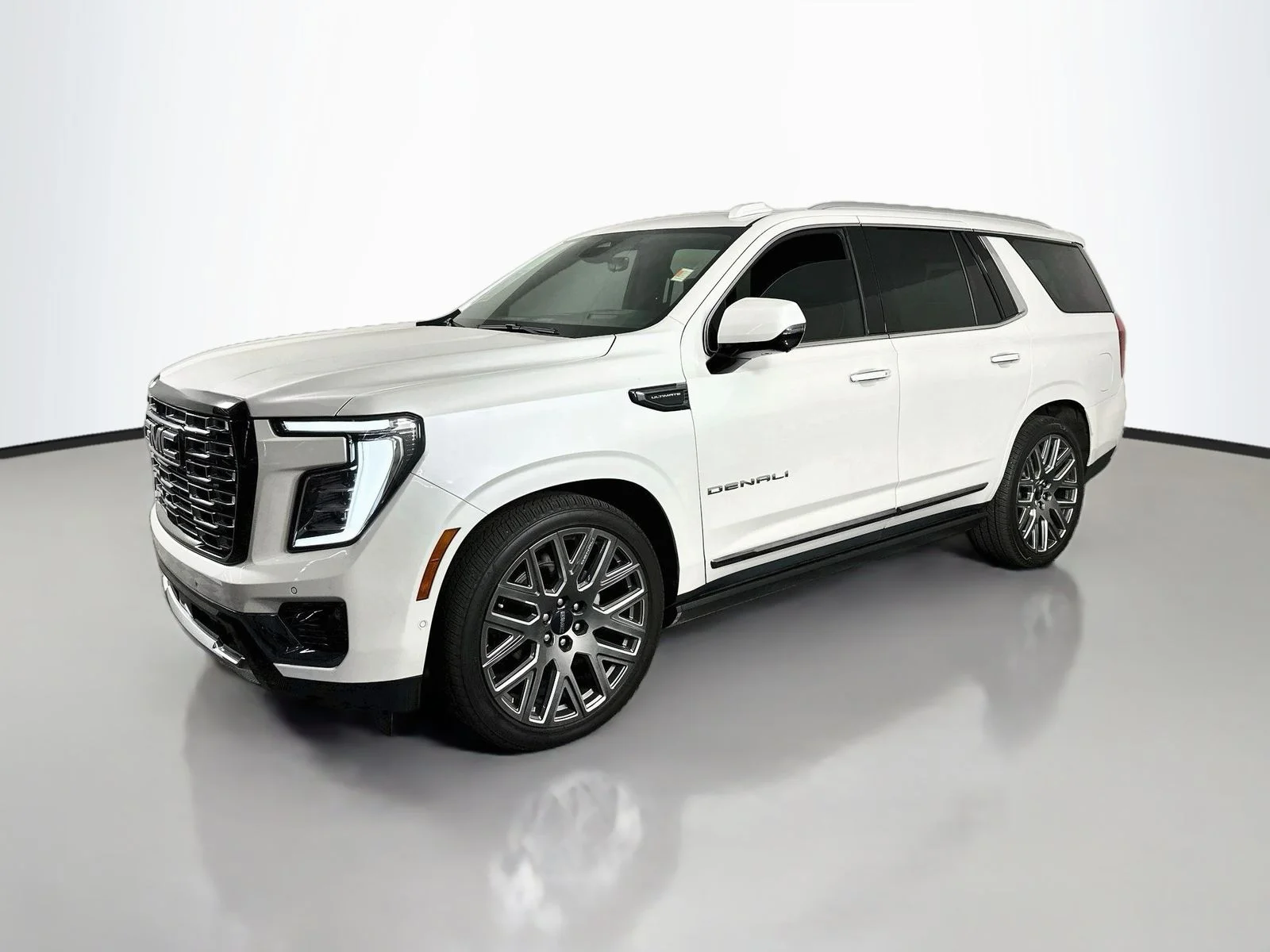 Used 2025 White GMC Denali Ultimate image 4
